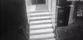 Balkon altına gizlenerek geldi, motosikleti böyle çalıp böyle uzaklaştı