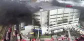 Arnavutköy'de cam fabrikasında çıkan yangın devam ediyor