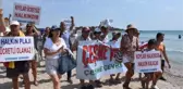 Çeşme'de Sahillerin Özel İşletmelere Devredilmesi Protesto Edildi