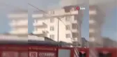 Pendik'te binanın çatı katı alevlere teslim oldu