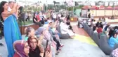 Dokuma sanatçısı Neziroğlu Şile'de performans sergiledi
