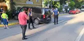 FRENİ BOŞALAN TUR MİNİBÜSÜ AĞACA ÇARPTI; 5'İ TURİST 6 YARALI