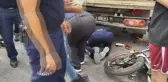 Antalya'da motosikletli genç otomobile çarptı