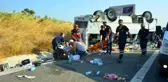 Manisa'da tarım işçilerini taşıyan minibüs ile otomobil çarpıştı: 1'i ağır 30 yaralı