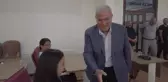 Efeler Belediye Başkanı Mehmet Fatih Atay, Kitap Kafeleri'nde ders çalışan öğrencilerle buluştu
