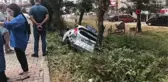Hız yaptı, park halindeki sürücü kursu aracına çarptı: 1 yaralı
