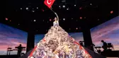 Simge, 30 Ağustos Zafer Bayramı'nı 4,5 metrelik özel tasarım elbisesiyle kutladı