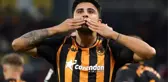 Türkiye'de kara bulut gibi dolaşan Ozan Tufan, Hull City'de ödül aldı