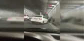 Devrilen kamyonette sıkışan iki kişi vatandaşlar tarafından kurtarıldı