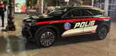 Polis aracı olarak kullanılan TOGG Kızılay Meydanı'nda görevde