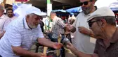 İzmit'te 71 ve 61 yıldır seyyar dondurma satan esnaflara plaket takdim edildi