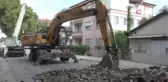 Sındırgı'nın yol ve meydanlarında çalışmalar sürüyor