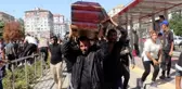 KAYSERİ'DE TRAMVAYIN ALTINDA KALAN HARUN CAN'IN AİLESİNDEN TABUTLU PROTESTO