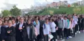 Bakan Tekin, İstanbul'da bir okulda bayrak törenine katıldı