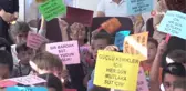 Elazığ'da miniklere okul sütü dağıtıldı