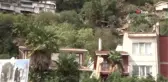 Kuruçeşme'de evlerin bulunduğu alandaki bir kömürlüğe kaya düştü