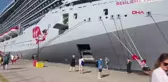 Bahamalar bandıralı gemiden Türk bayrağı ışıklandırması