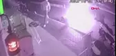 Kağıthane'de motosiklet yangınına esnaf müdahale etti