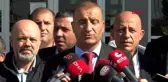 Özel halk otobüsçülerinden araçlara 'ücretsiz yolcu taşımayacağız' yazısı