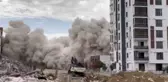 Malatya'da ağır hasarlı binaların yıkım işlemleri sürüyor