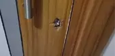 POLİSLİ ÇETE, SİTEDEKİ DAİRELERİ KAPI KİLİTLERİNİ KIRARAK BAŞKALARINA KİRALAYIP, SATMIŞ