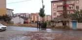 Şehir merkezine yıldırım düştü, fenalaşan bir kişi hastaneye kaldırıldı
