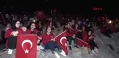 Antalya'da 'Cumhuriyet' coşkusu; Mete Gazoz, sönmeyen ateşle ok yakıp, atış yaptı