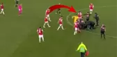 Saha ortasında bir anda yere yığılan dünyaca ünlü golcü Bas Dost'un kalbi durdu