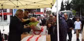 Bilecik Belediyesi Vatandaşlara Marul Fidesi Dağıttı