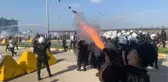 İsrail'i protesto etmek için İncirlik Hava Üssü'ne girmeye çalışan kalabalığa polisten sert müdahale