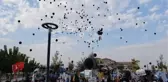 Batman'da İsrail'in saldırılarını protesto eden çocuklar gökyüzüne siyah balon bıraktı
