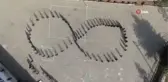 Öğrencilerin 'sonsuzluk ve izindeyiz' koreografisi