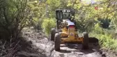 Kozan'da kapanan yollar iş makineleri ile açılıyor