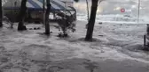 Giresun'un Tirebolu ilçesinde fırtına sonrası deniz taştı, ilçe merkezini su bastı