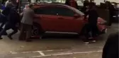 Bursa'da Pazarcılar Otomobili Paletle Çözdü