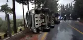 Aydın'da yağışlı hava nedeniyle beton mikseri devrildi