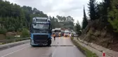 Bucak'ta 2 otomobil ve 1 tırın çarpıştığı kazada 1 kişi yaralandı