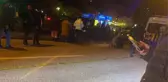 Babasının elini bırakarak yolun karşısına geçmeye çalışan çocuğa motosiklet çarptı