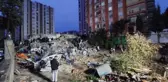 Zeray Apartmanı'nın ayakta kalan A blok sakinleri evlerine döndü