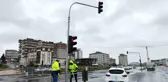 Tekirdağ'da şiddetli rüzgar trafik ışıklarını ters çevirdi