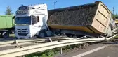 TEM Otoyolu'nda Hafriyat Kamyonu Kaza Yaptı