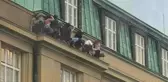 Prag'ta can pazarı! Öğrenciler kaçacak delik aradı