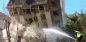 Esenyurt'ta kontrollü yıkım sırasında bina caddeye çöktü
