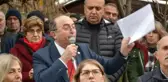 Hedefinde parti yönetimi vardı! CHP'li başkan, vatandaşları belediye önüne toplayıp isyan bayrağını çekti
