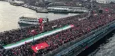 Galata Köprüsü'ndeki tarihi yürüyüş dünya basınında geniş yer buldu