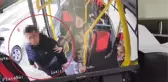 Zihinsel engelli genç, otobüs şoförünü bıçakladı