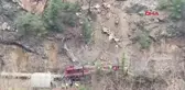 Zonguldak-Karabük arasında meydana gelen heyelan sonucu raydan çıkan yük treni tekrar demir yoluna indirildi