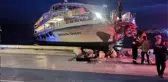 İzmir'de kaptanı rahatsızlanan yolcu vapuru karaya çarptı