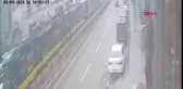 Karaköy'de tramvay kazası: Kamyonet tramvaya çarptı
