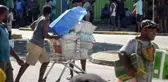 Papua Yeni Gine'de ortalık yangın yeri! Maaş kesintilerini protesto eden binlerce kişi sokaklara indi, OHAL ilan edildi